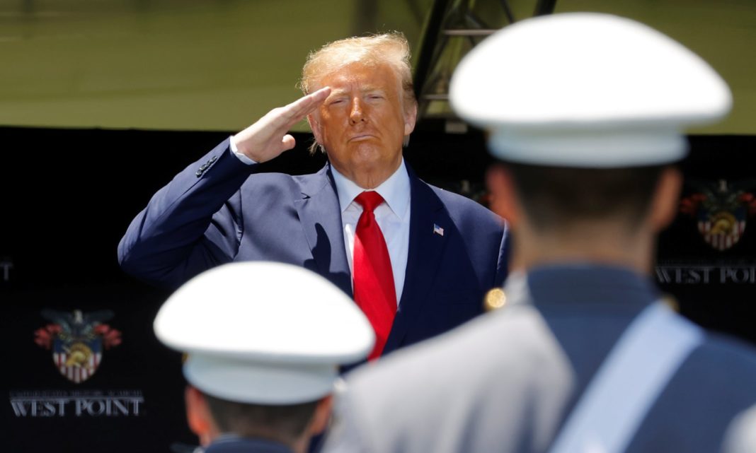 La ceremonia de absolvire a cadeţilor Academiei Militare a SUA din West Point a fost prezent şi Donald Trump
