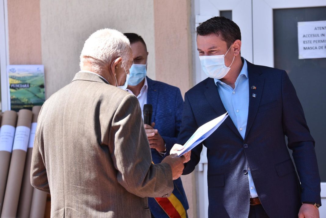 Noile cărți funciare din Brădești, prima comună din Dolj care a fost cadastrată integral, distribuite proprietarilor