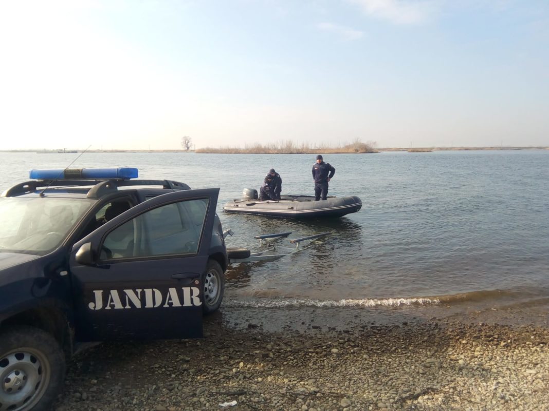 Trei bărbaţi sunt cercetaţi pentru braconaj piscicol