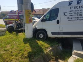 Două autovehicule s-au ciocnit în urmă cu puțin timp în localitatea componentă Drăgoieni, în municipiul Târgu Jiu