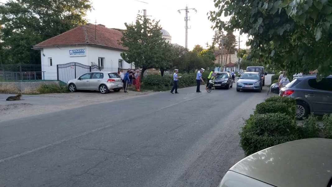 Accident la Bucovăț. Un autoturism care se deplasa pe DJ 552 a acorșat un bărbat de 59 de ani care mergea neregulamentar pe partea carosabilă.