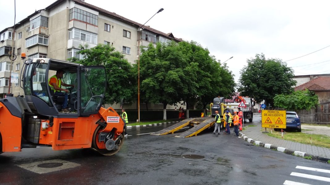 Asfaltarea străzii Mihai Eminescu din Râmnicu Vâlcea începe de astăzi