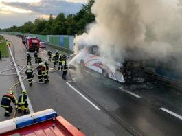 Pompierii austrieci au reuşit să stingă un flăcările care au cuprins un autocar plin cu români
