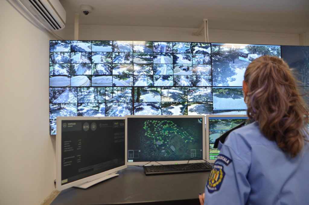 Sistemul de monitorizare video aflat la dispeceratul Poliției Locale Craiova