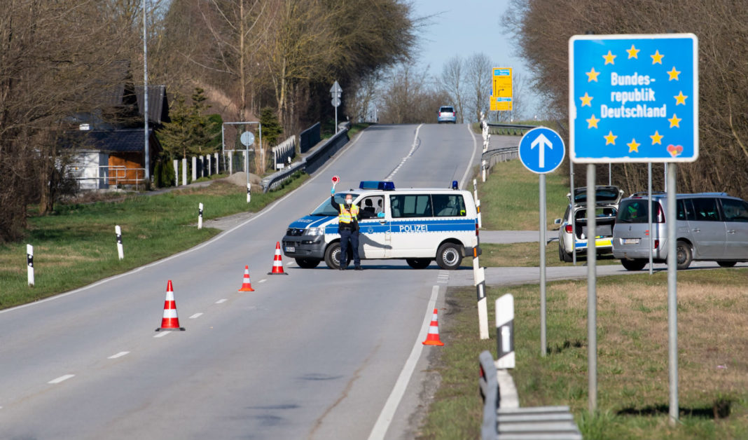 Mai multe ţări europene, printre care Austria şi Germania, ridică restricţiile la frontiere