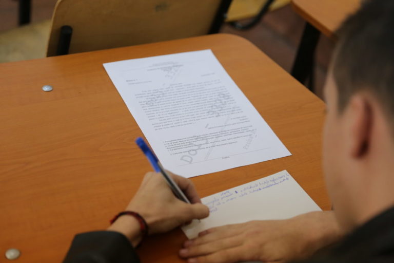 În Dolj, aproape 5.000 de candidați susțin probele scrise ale bacalaureatului
