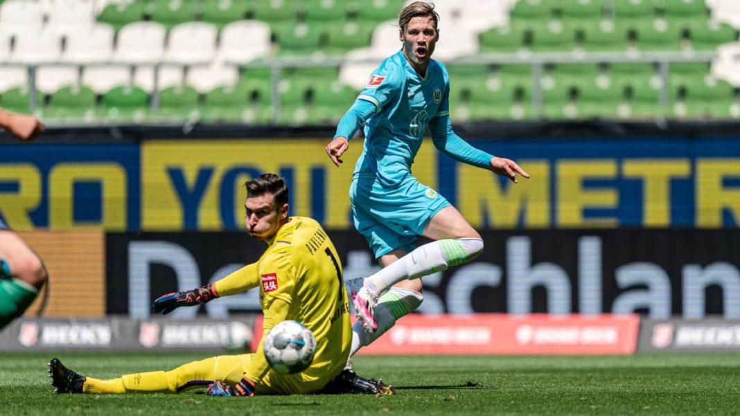 „Lupii“ au dominat întâlnirea şi au marcat unicul gol al întâlnirii prin Wout Weghorst ('82)