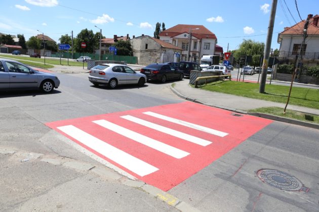 La trecerile de pietoni de pe strada Râului au fost aplicate marcaje termoplastice antiderapante