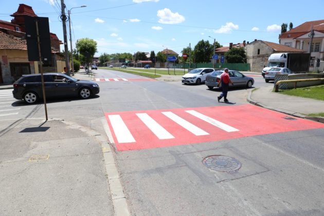 La trecerile de pietoni de pe strada Râului au fost aplicate marcaje termoplastice antiderapante