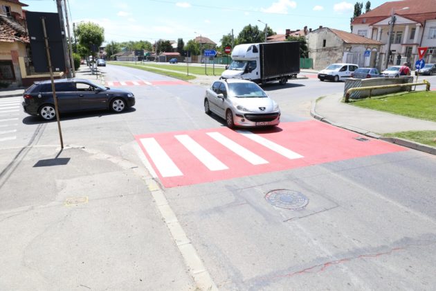 La trecerile de pietoni de pe strada Râului au fost aplicate marcaje termoplastice antiderapante