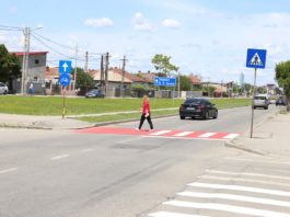 La trecerile de pietoni de pe strada Râului din Craiova au fost aplicate marcaje termoplastice antiderapante pentru a spori vizibilitatea șoferilor și siguranța pietonilor