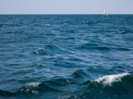 Copil de 13 ani, dispărut în mare și căutat de joi, găsit înecat între stabilopozi la Mamaia