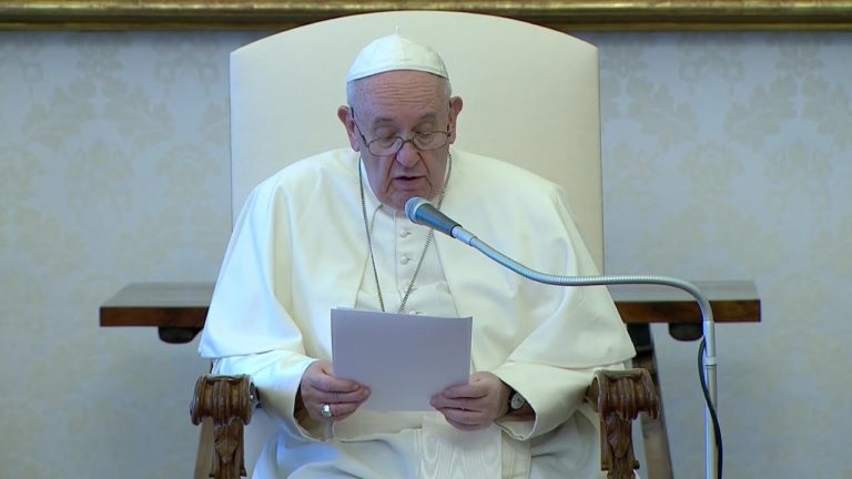 Papa Francisc a condamnat uciderea lui George Floyd, vorbind despre „păcatul rasismului”