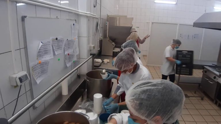 Scandalul hranei de la SJU Craiova: Firmele „se mănâncă” între ele