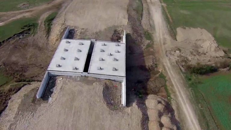 Un nou contract de autostradă se semnează pe un lot început și abandonat de Bechtel