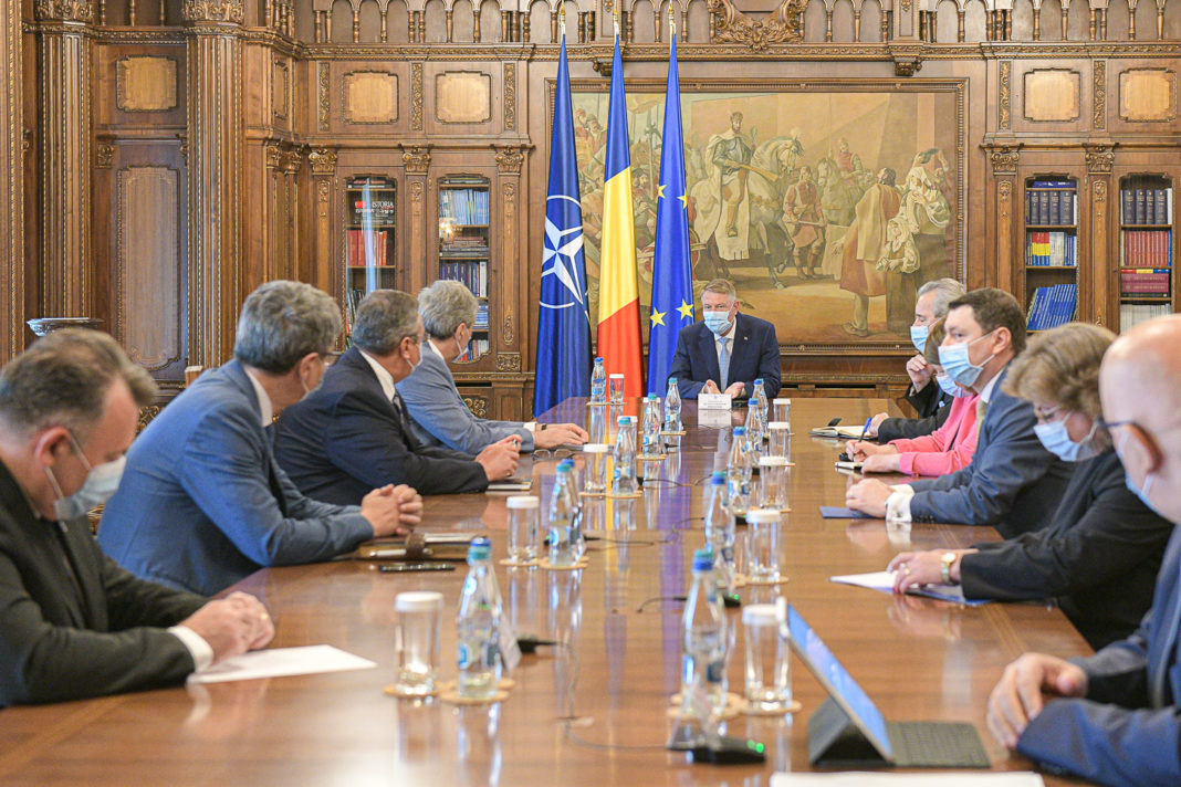 Preşedintele Iohannis - şedinţă pe teme economice cu membri ai Guvernului