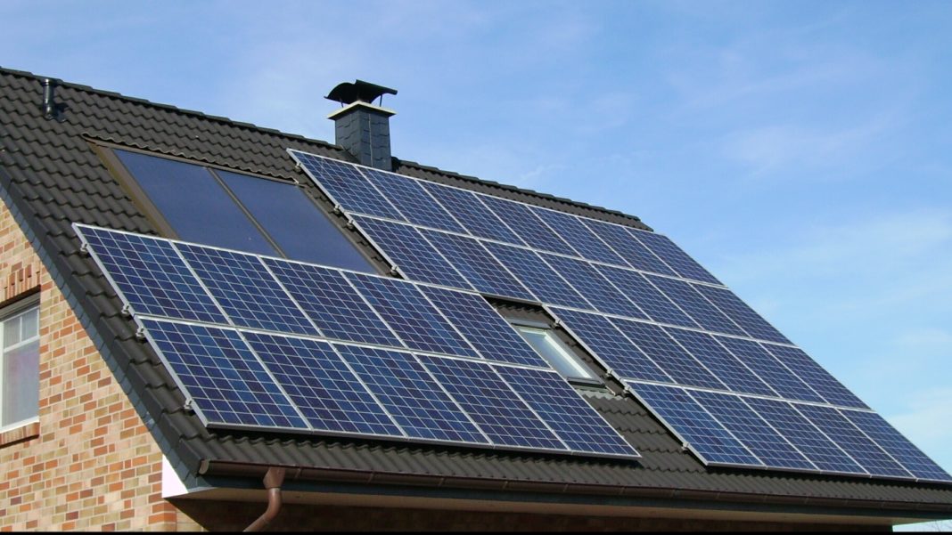 ANRE vrea să limiteze numărul de panouri fotovoltaice instalate de prosumatori