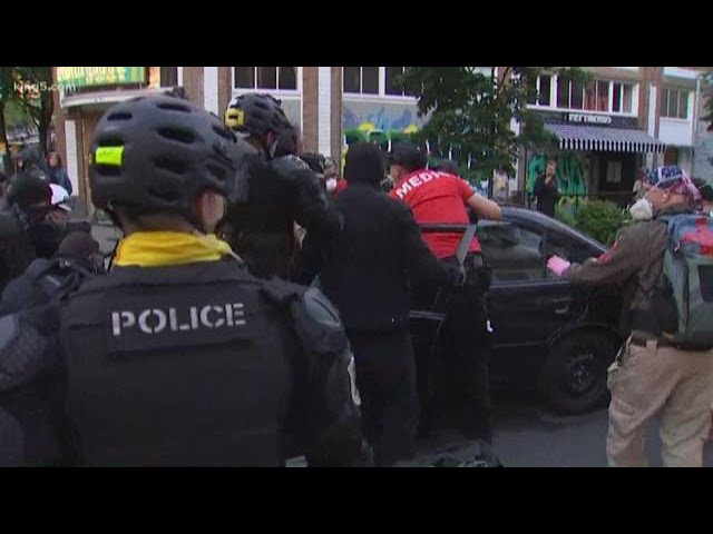 Proteste SUA: Bărbat împușcat de către un individ înarmat care a încercat să intre cu mașina în mulțime