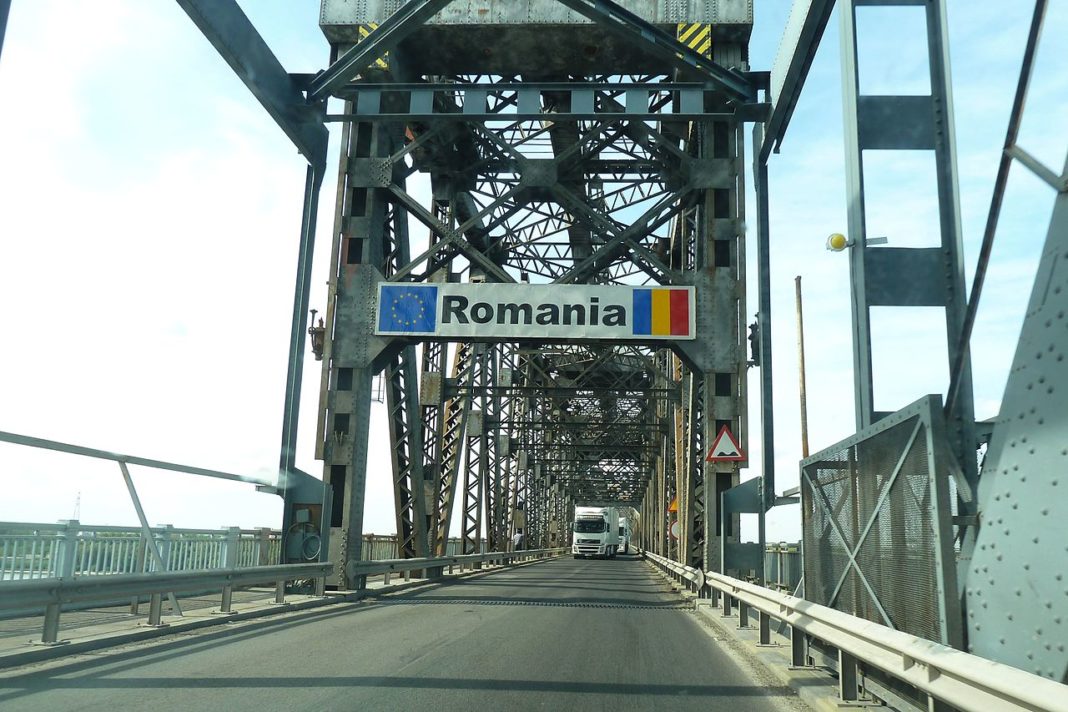 1280px-Danube_Bridge_border_crossing Bulgaria nu mai cere turiştilor români declaraţia pe proprie răspundere prin care confirmau că îşi asumă riscurile îmbolnăvirii cu COVID-19