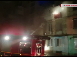 Zeci de persoane au fost evacuate în urma unui incendiu violent care a cuprins un apartament de la parterul unui bloc din Galați