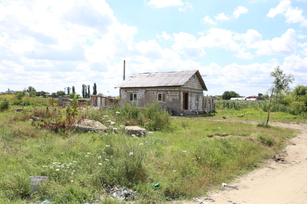 Casă construită pe mijlocul străzii Maria Zaharia