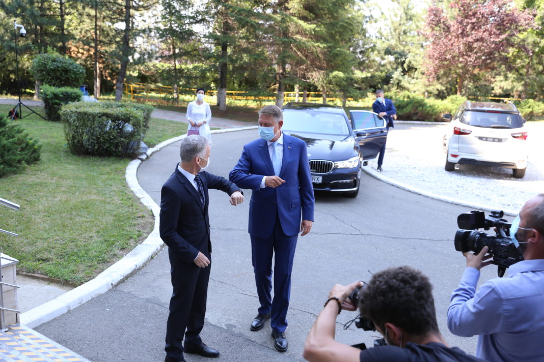 Preşedintele ţării a fost primit de preşedintele Ford România (Foto Claudiu Tudor)