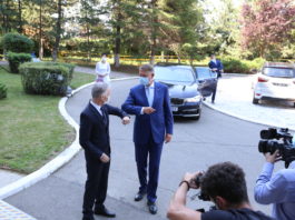 Preşedintele ţării a fost primit de preşedintele Ford România (Foto Claudiu Tudor)