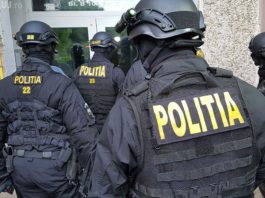 Polițiștii au efectuat 21 de percheziții domiciliare, în județele Caraș-Severin și Timiș, la persoane bănuite de trafic de droguri de risc