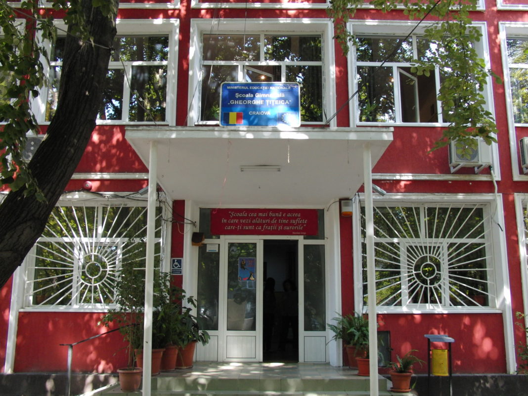 Scoala Gheorghe Titeica (1) Şcoala Gimnazială „Gheorghe Ţiţeica“ din Craiova are 175 de locuri la clasa pregătitoare şi cei mai mulţi copii înscrişi