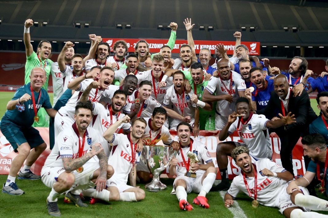 Trabzonspor a marcat câte un gol pe repriză şi a câştigat trofeul în dauna formaţiei Alanyaspor