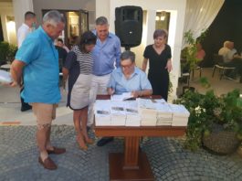 Profesorul Ion Deaconescu a lansat două volume indedite, la Craiova
