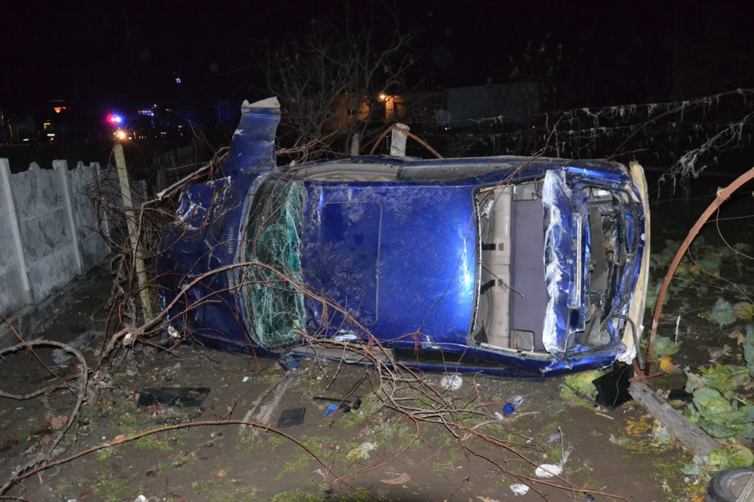 Închisoare pentru şoferul care a trecut cu BMW-ul printr-un gard de beton