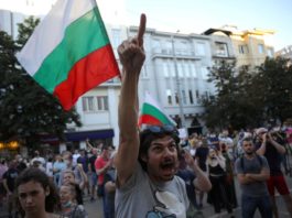 Thousands call on Bulgarian government to resign in anti-graft protests
