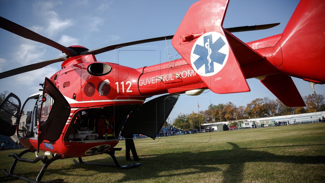 În urma evenimentului rutier, biciclistul a necesitat îngrijiri medicale, fiind preluat de un elicopter SMURD