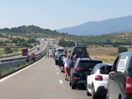 Românii locul 1 în clasamentul turiștilor depistați cu COVID-19 la intrarea în Grecia