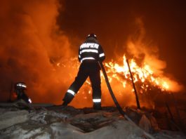 Incendiu la un centru comercial din Iași