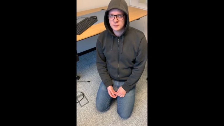 Zeci de birouri de la Bruxelles ale europarlamentarilor, sparte de hoți