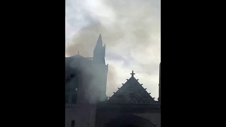 Un refugiat rwandez, reţinut pentru incendiul catedralei din Nantes