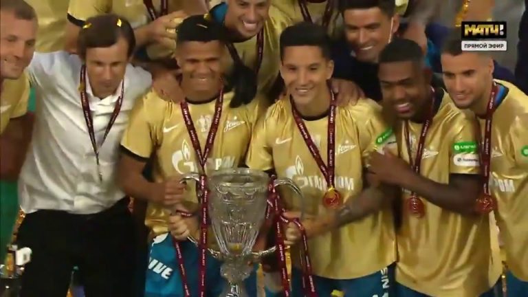 VIDEO / Zenit a câştigat Cupa Rusiei. Jucătorii au spart trofeul în timpul festivităţii de premiere