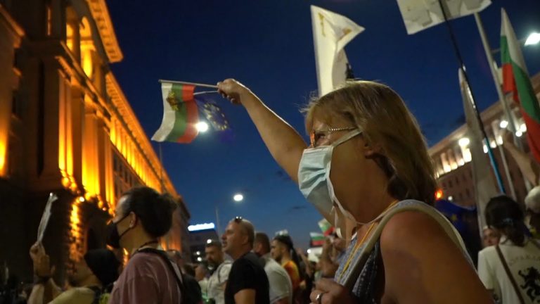 Mii de manifestanți au blocat Sofia și cer demisia premierului bulgar