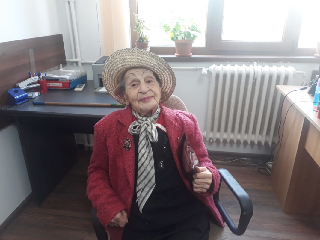 21 de râmniceni cu vârsta de peste 90 de ani intră oficial în Clubul Longevivilor şi sunt sărbătorităţi de municipalitate