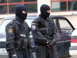 Poliţişti de la Arme Arme, Explozivi şi Substanţe Periculoase fac vineri dimineața 18 percheziţii în judeţele Buzău, Gorj, Sibiu şi Vâlcea