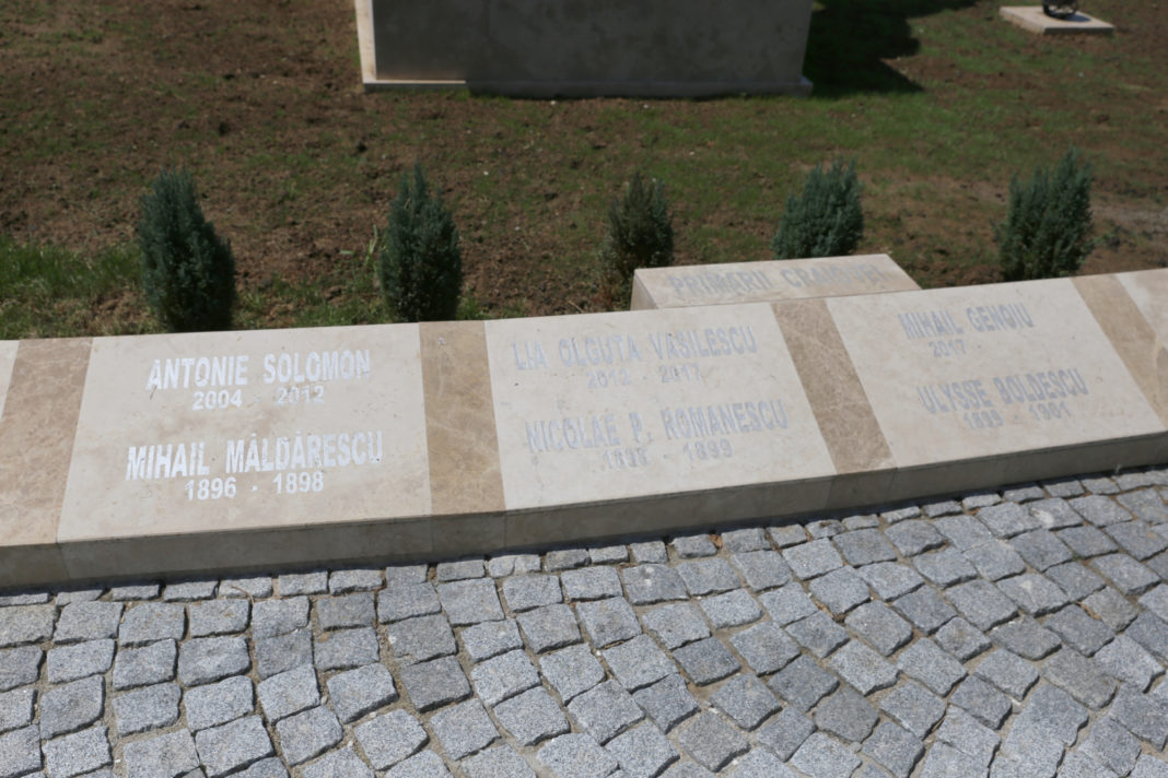 Intrarea secundă din Parcul „Romanescu“, cu plăcuțele devenite motiv de scandal Intrarea secundă din Parcul „Romanescu“, cu plăcuțele devenite motiv de scandal