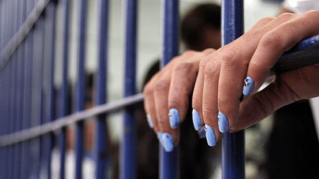 Femeie încarcerată pentru proxenetism și trafic de persoane, în Penitenciarul Craiova