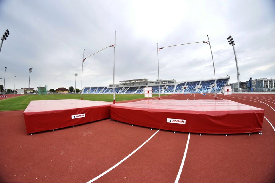 Unic în România. Aşa arată stadionul de atletism din Craiova.