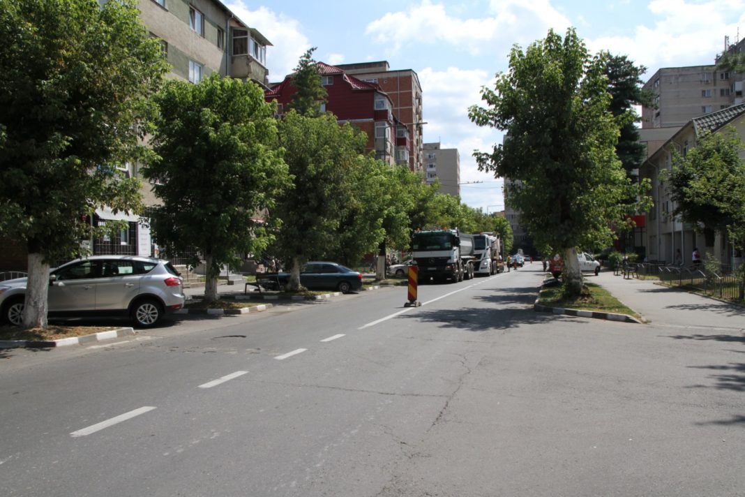 A început reabilitarea străzii Mihai Eminescu