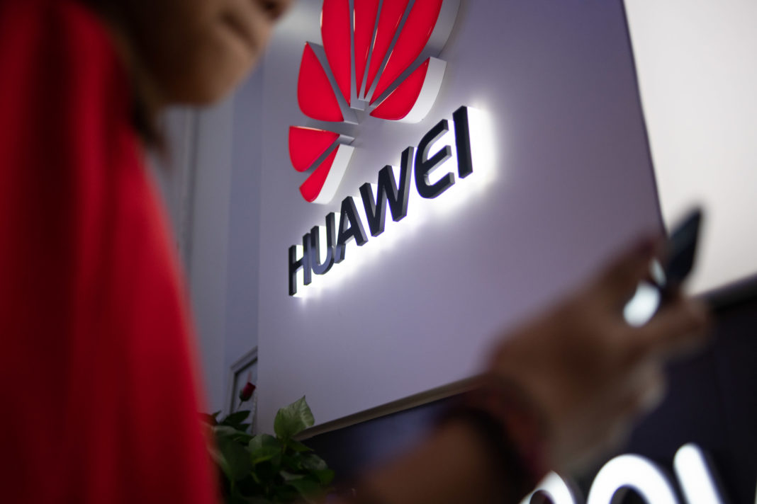 Chinezii de la Huawei au ajuns la o cotă de piaţă de 30% în România, în S1