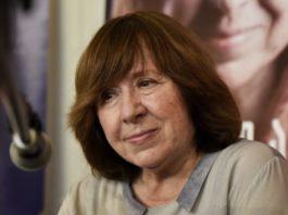 Scriitoarea belarusă Svetlana Alexievici, laureată a premiului Nobel pentru Literatură, a condamnat violența cu care poliția și forțele de ordine au reacționat împotriva manifestanților