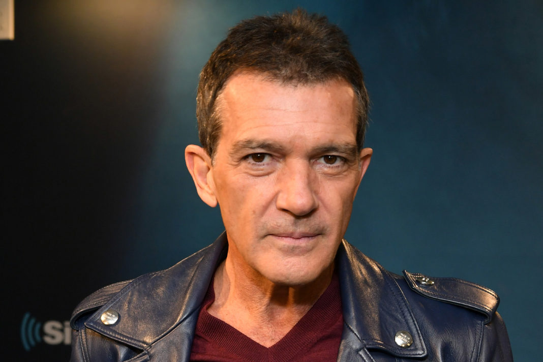 Actorul Antonio Banderas, care astăzi a împlinit 60 de ani, a anunţat că a fost testat pozitiv cu COVID-19, dar că se simte bine