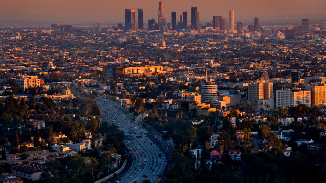 Los Angeles: Fără apă și energie electrică în casele în care se dau „petreceri COVID“